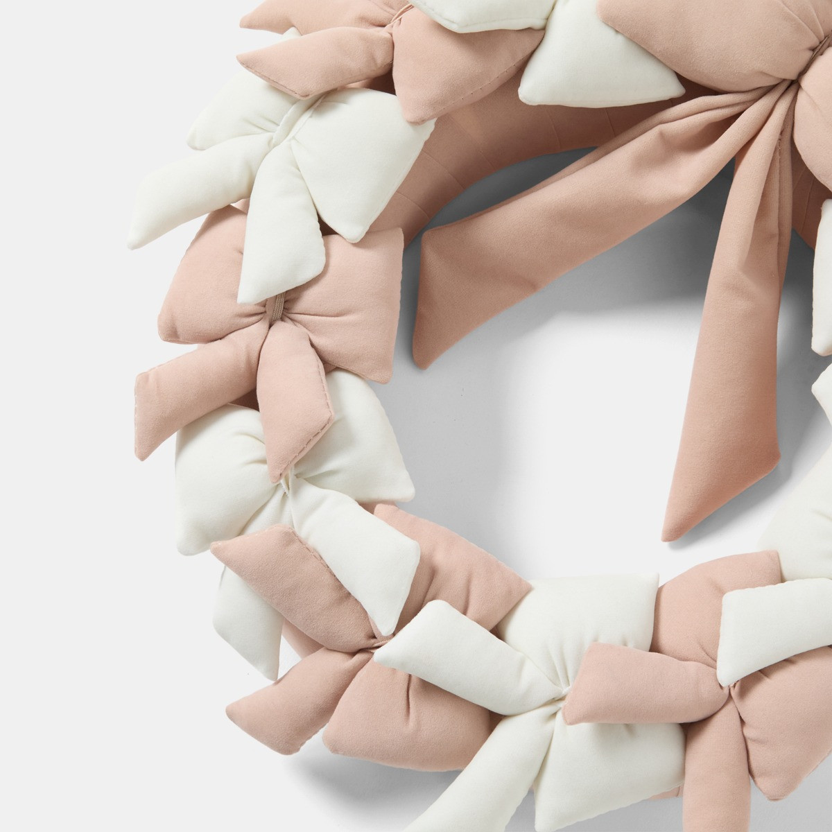 OHS Bow Wreath - Cream/Natural>