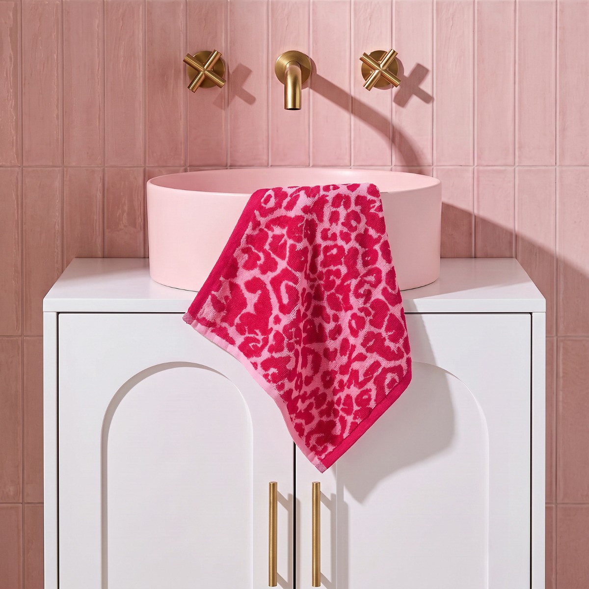 OHS 100% Cotton Jacquard Leopard Towel - Pink>
