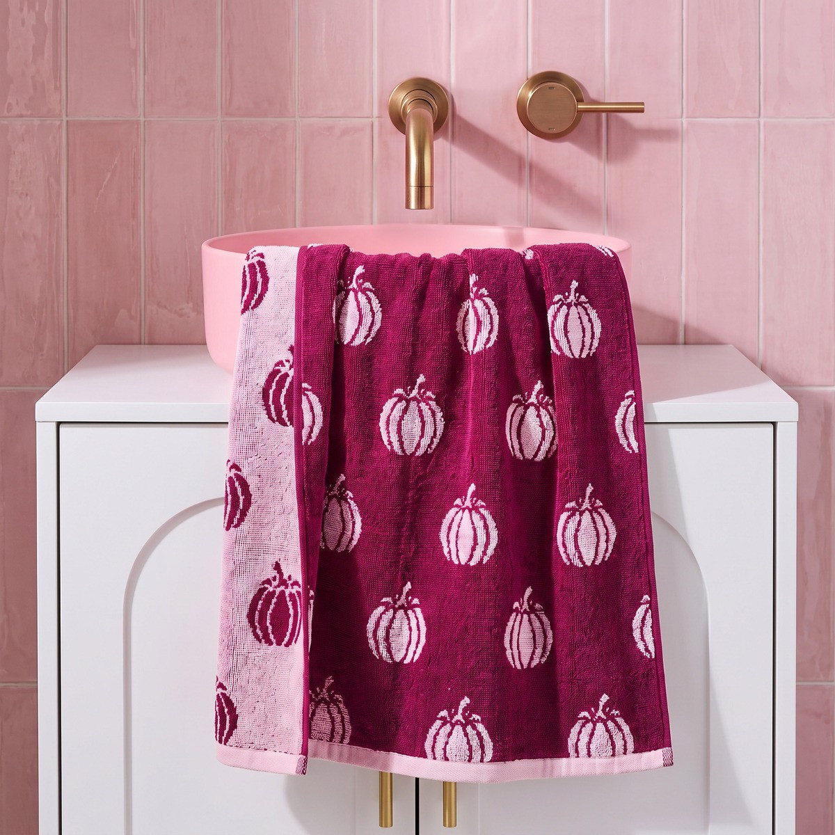 OHS 100% Cotton Tufted Pumpkin Jacquard Towel - Burgundy>