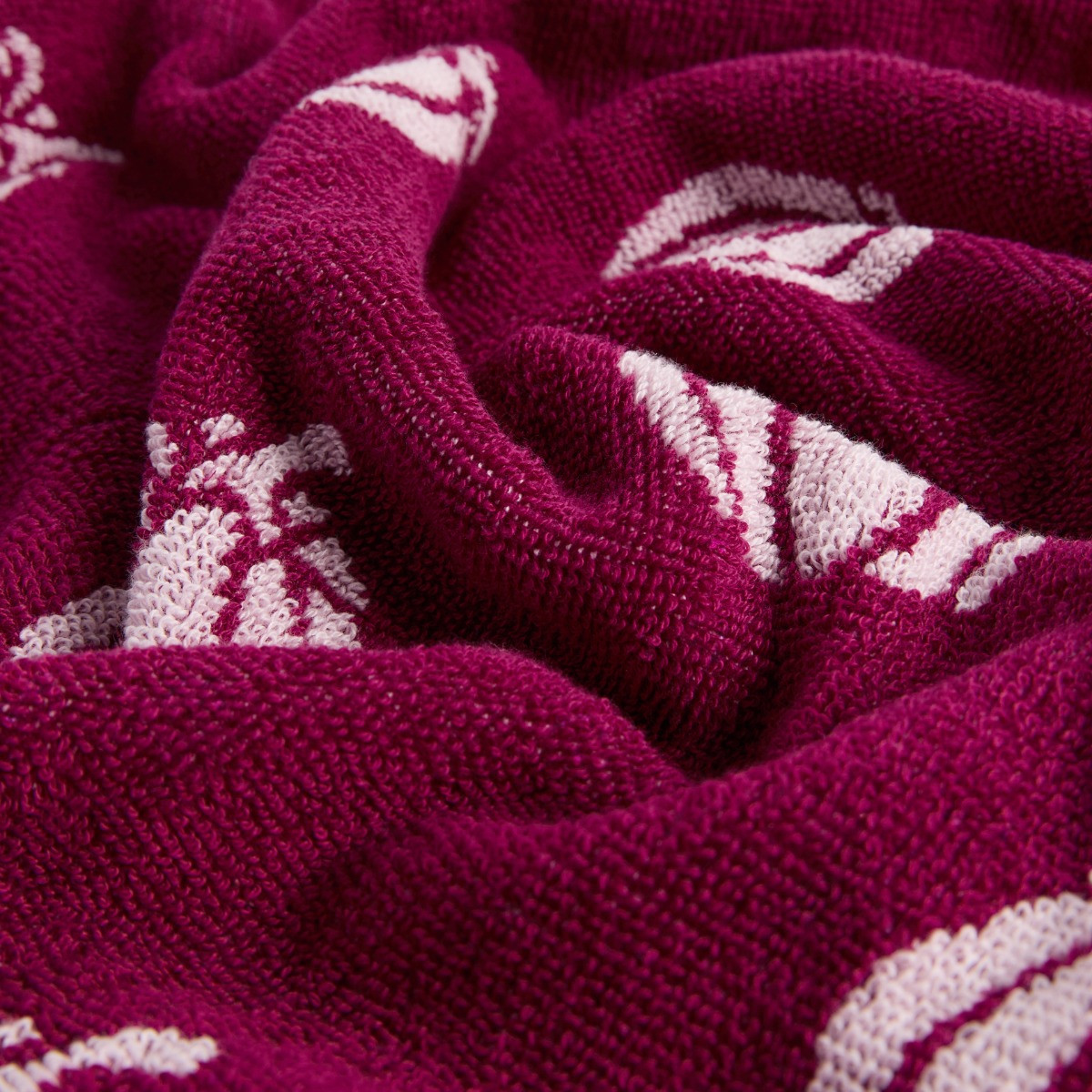 OHS 100% Cotton Tufted Pumpkin Jacquard Towel - Burgundy>