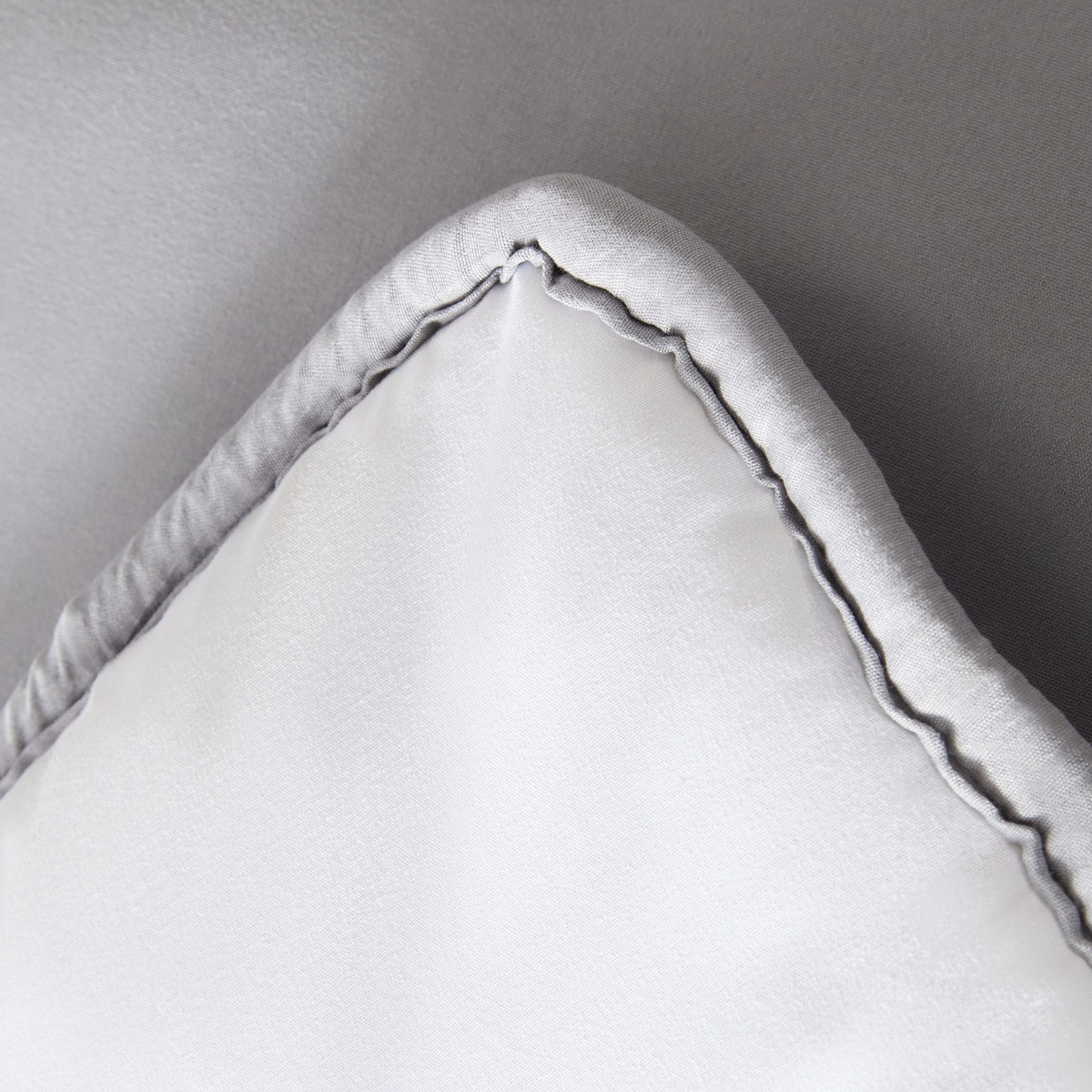 OHS Coverless 10.5 Tog Reversible Duvet Set - Grey/White>