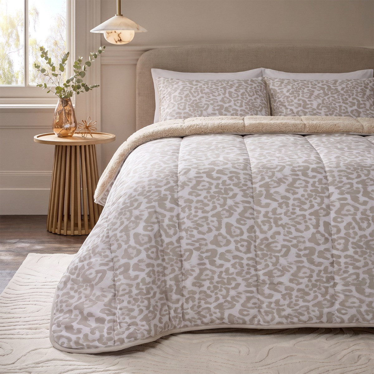 OHS Leopard Print Coverless Sherpa Fleece 10.5 Tog Duvet Set - Stone>