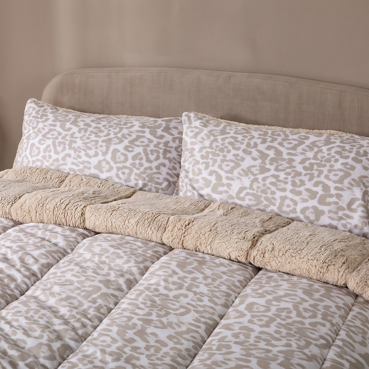 OHS Leopard Print Coverless Sherpa Fleece 10.5 Tog Duvet Set - Stone>