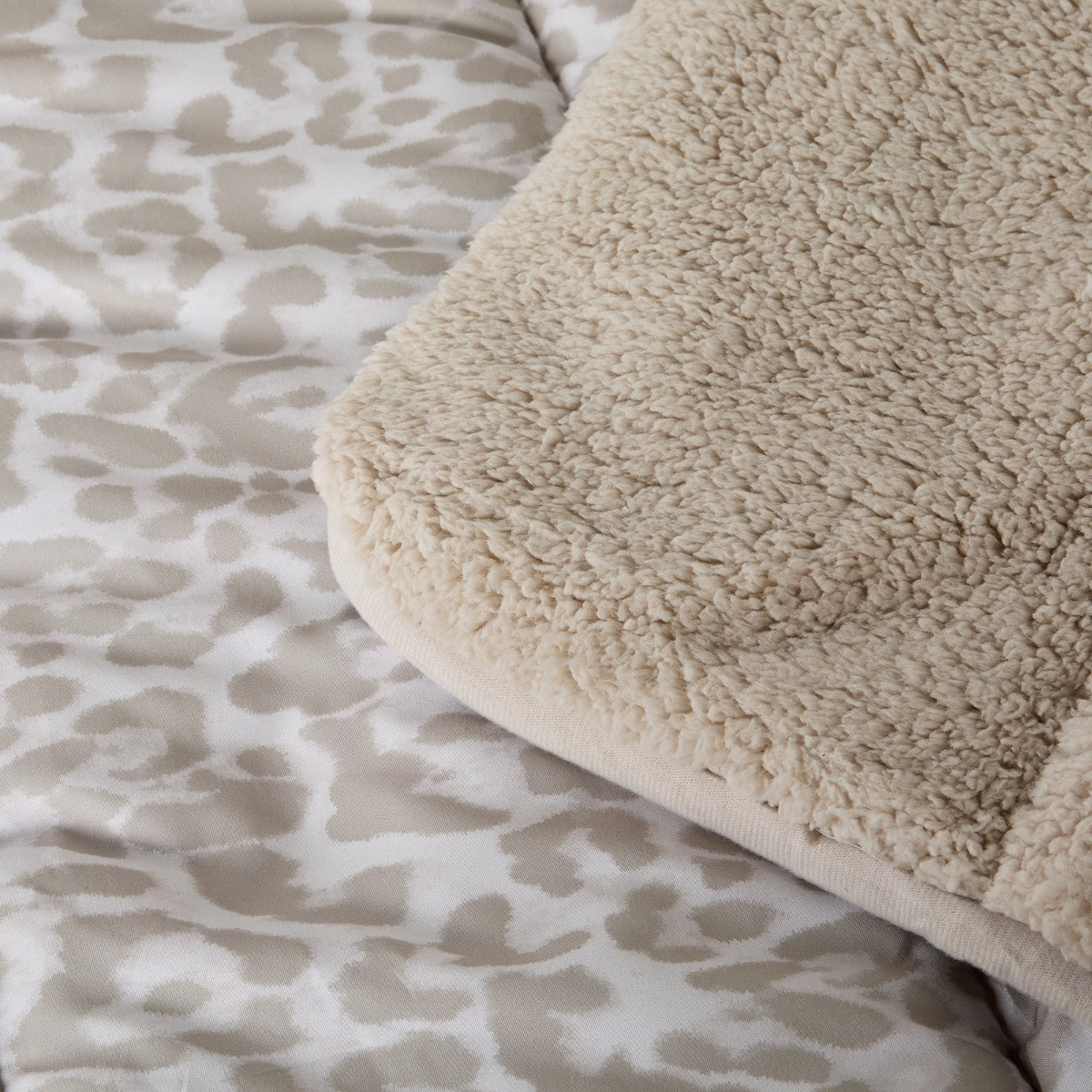OHS Leopard Print Coverless Sherpa Fleece 10.5 Tog Duvet Set - Stone>