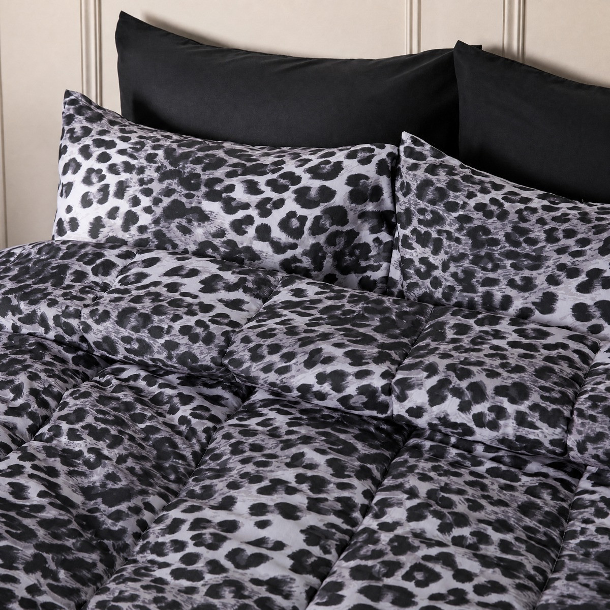 OHS Leopard Print Coverless 10.5 Tog Duvet Set - Monochrome>