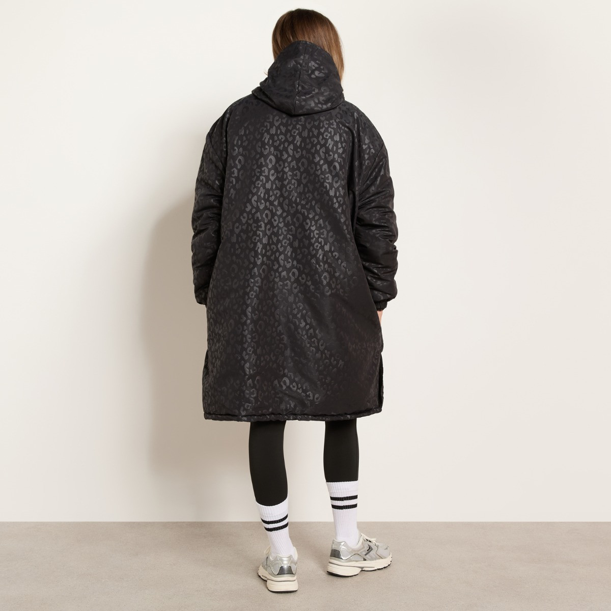 OHS Adults Water Resistant Leopard Print Sherpa Drying Robe - Black>