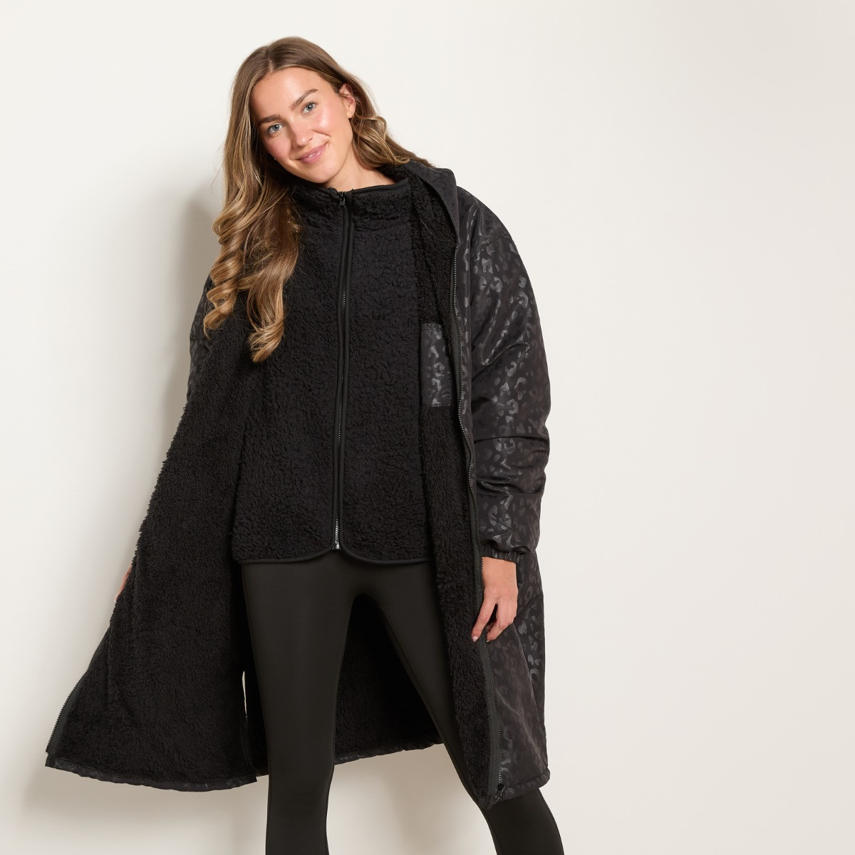 OHS Adults Water Resistant Leopard Print Sherpa Drying Robe - Black>