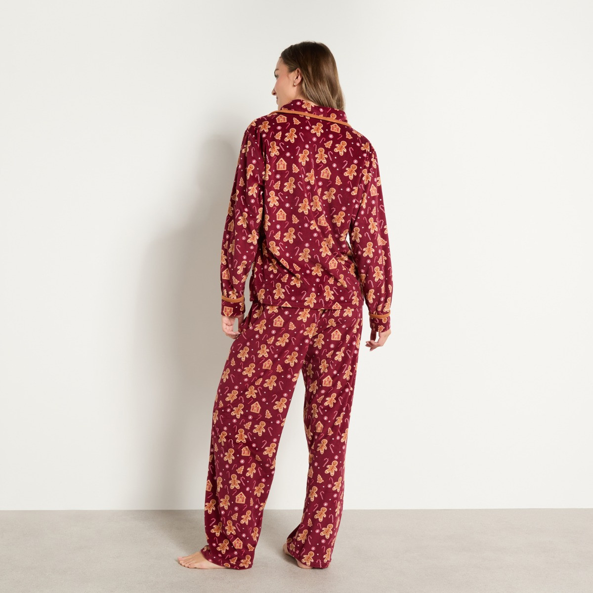 OHS Gingerbread Man Print Matte Velvet Button Through Pyjama Set - Burgundy>