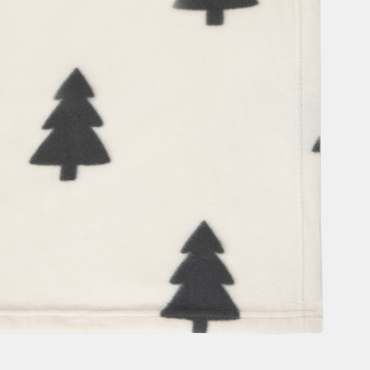 OHS Christmas Tree Print Fleece Throw - Cream>