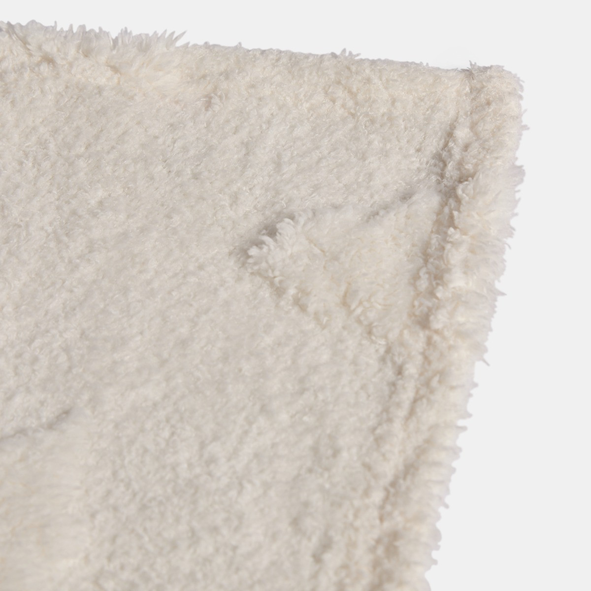 OHS Tufted Winter Tree Teddy Fleece Throw, White - 130 x 160 cm>