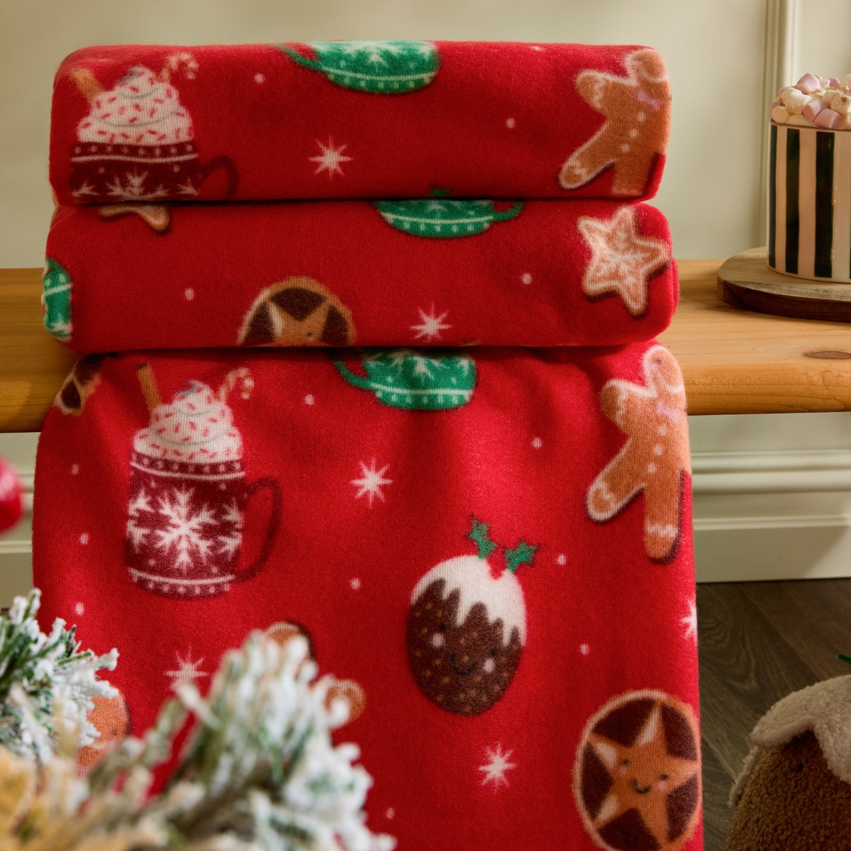 OHS Festive Christmas Treats Fleece Throw - Red>