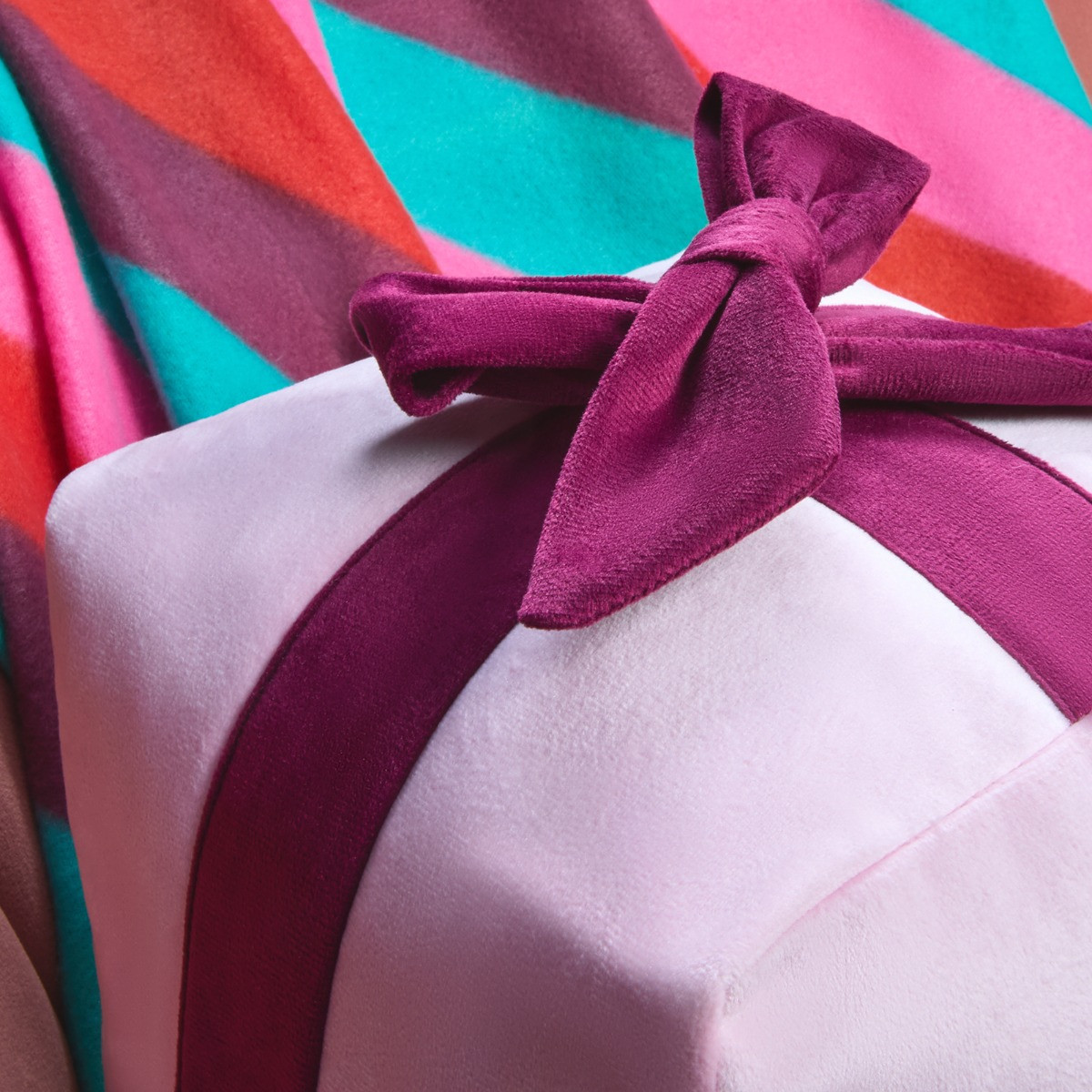 OHS Bow Present Shaped Cushion - Pink/Burgundy>