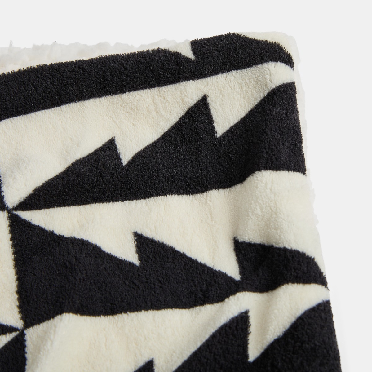 OHS Contrast Christmas Tree Print Sherpa Fleece Throw - Monochrome>