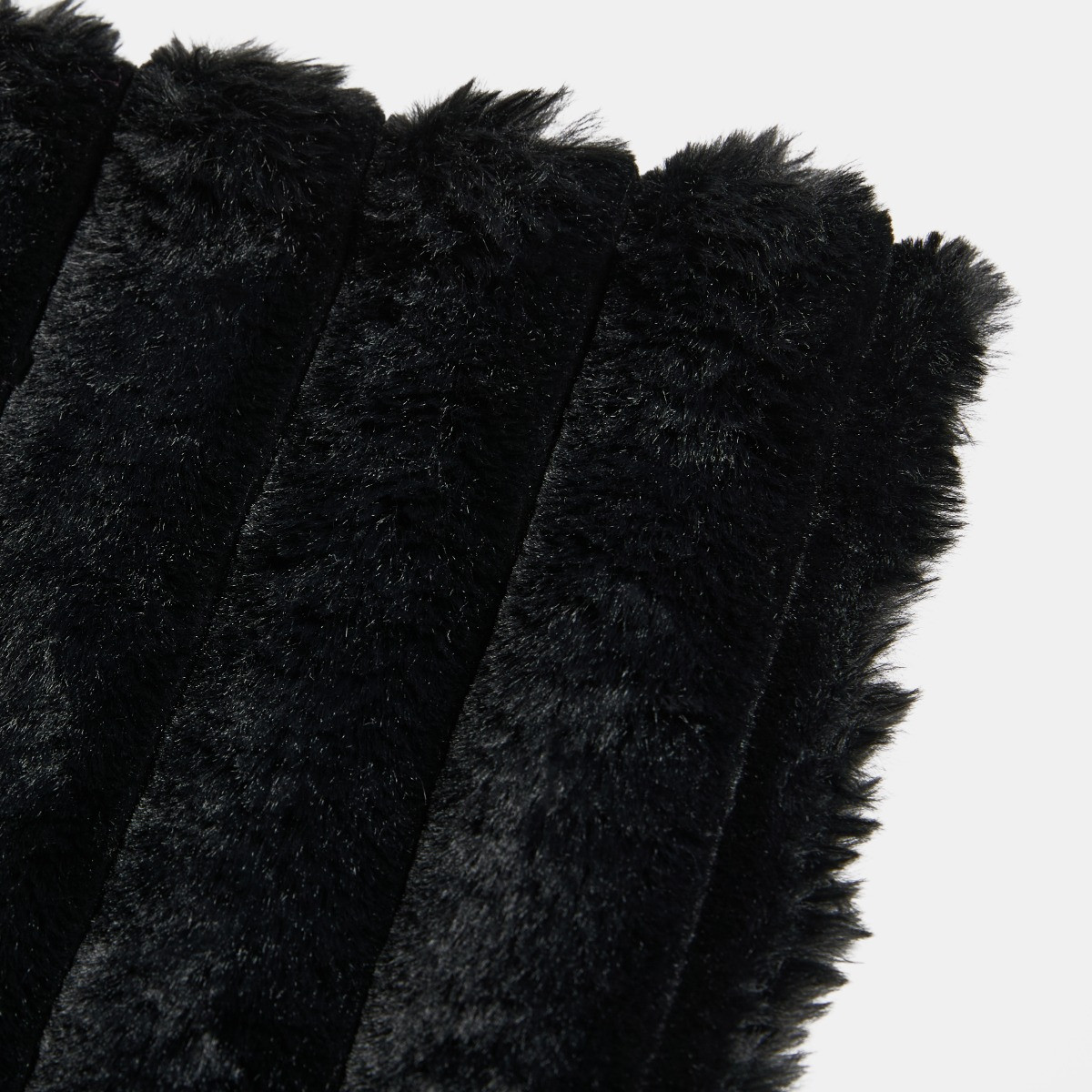 OHS Jumbo Faux Fur Ribbed Throw - Black>