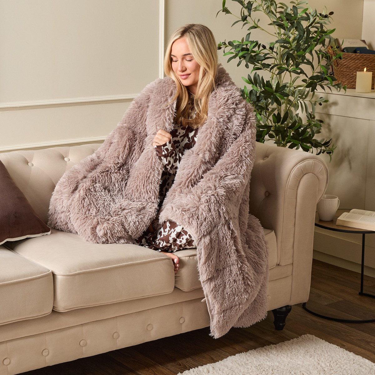 OHS Fluffy Faux Fur Weighted Blanket - Natural>