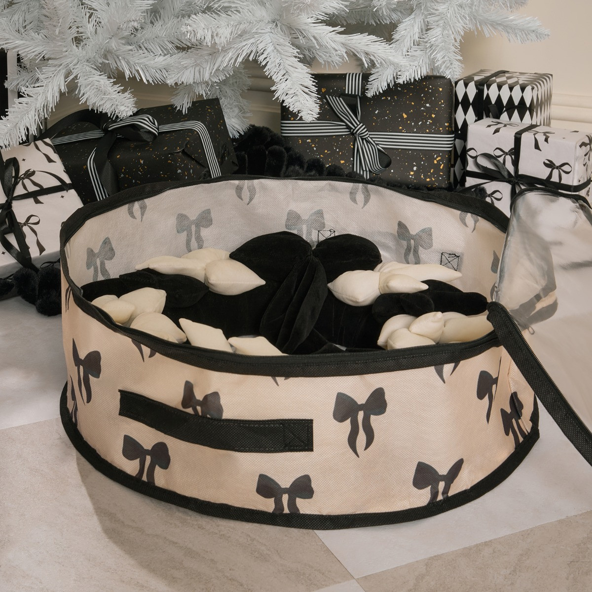 OHS Bow Print Christmas Wreath Storage Bag - Monochrome>