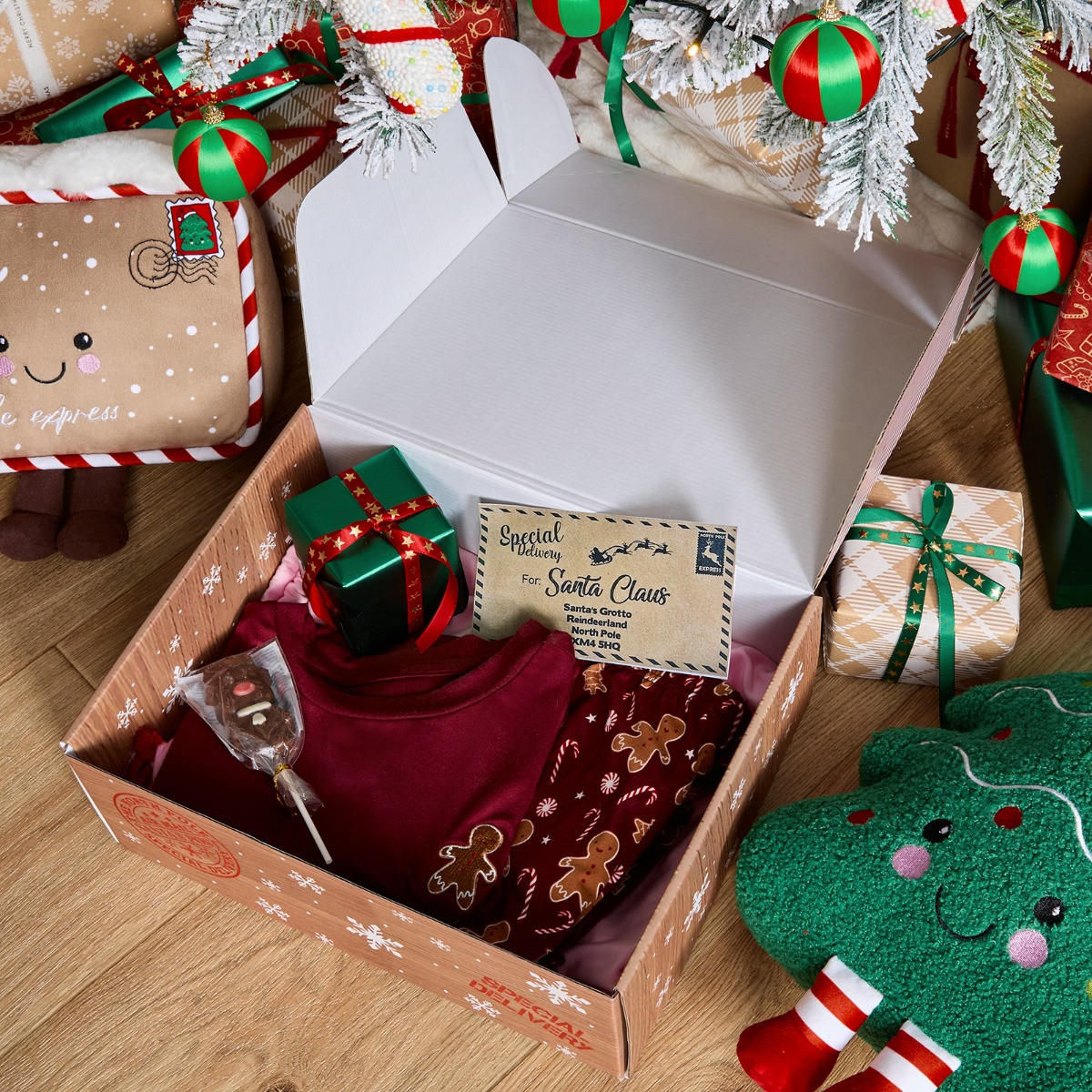 OHS Wooden Effect Christmas Eve Box - Red/Natural>