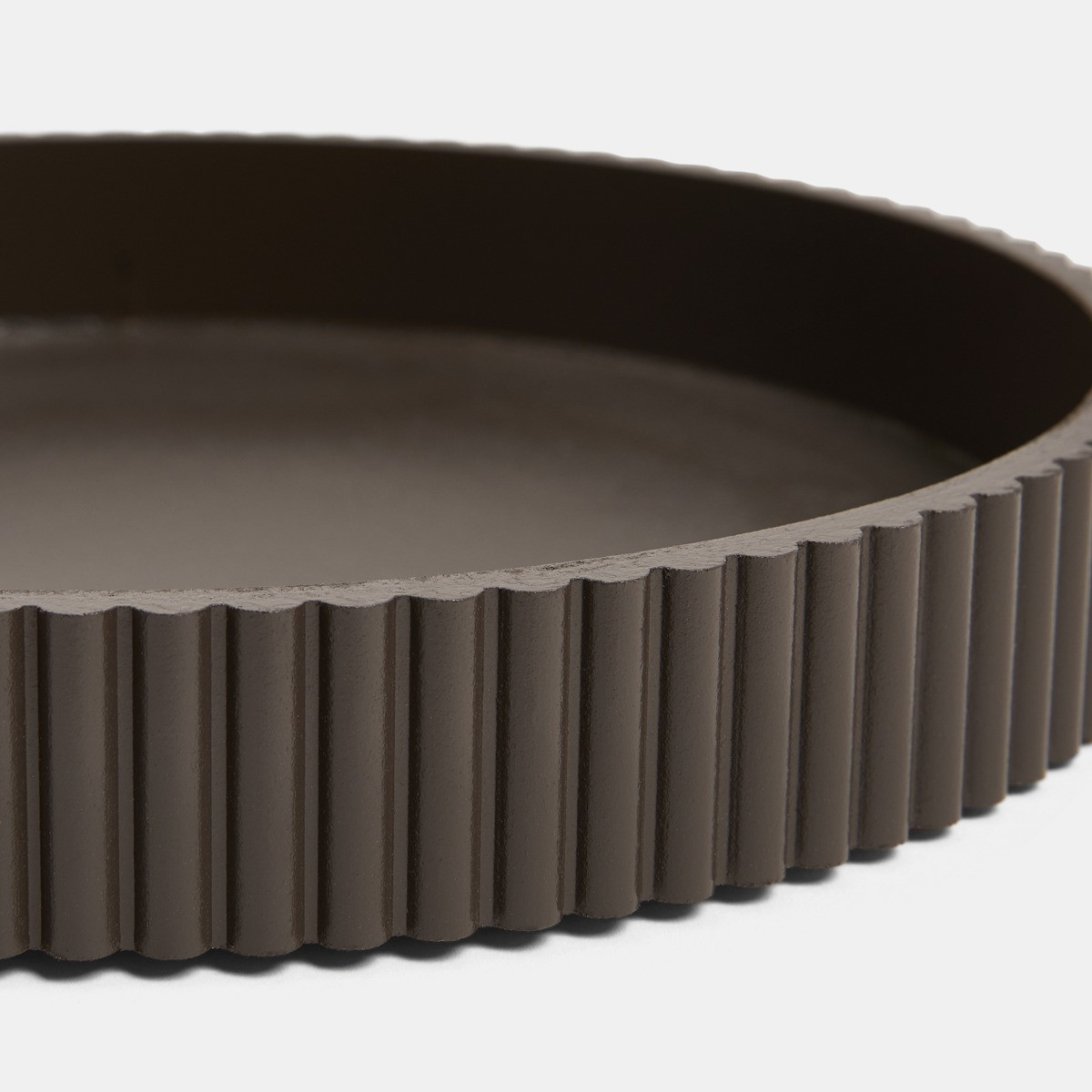 OHS Round Ribbed Tray - Chocolate>