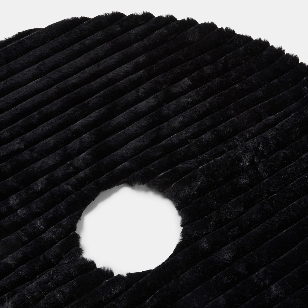 OHS Ribbed Faux Fur Christmas Tree Skirt - Black>