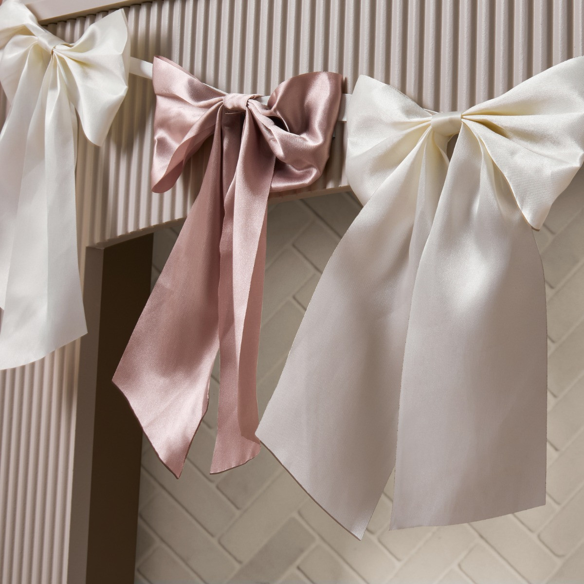 OHS Satin Bow Garland, Cream/Natural - 1.8m>