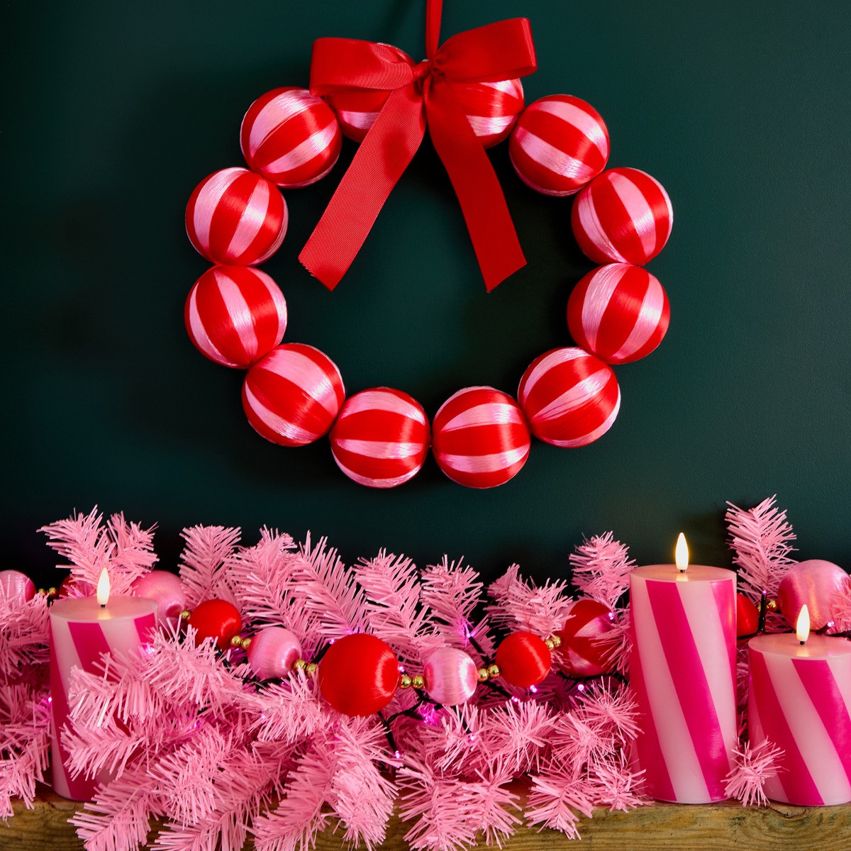 OHS Bauble Wreath - Red/Pink>