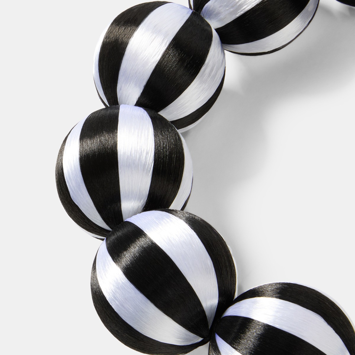 OHS Bauble Wreath - Monochrome>