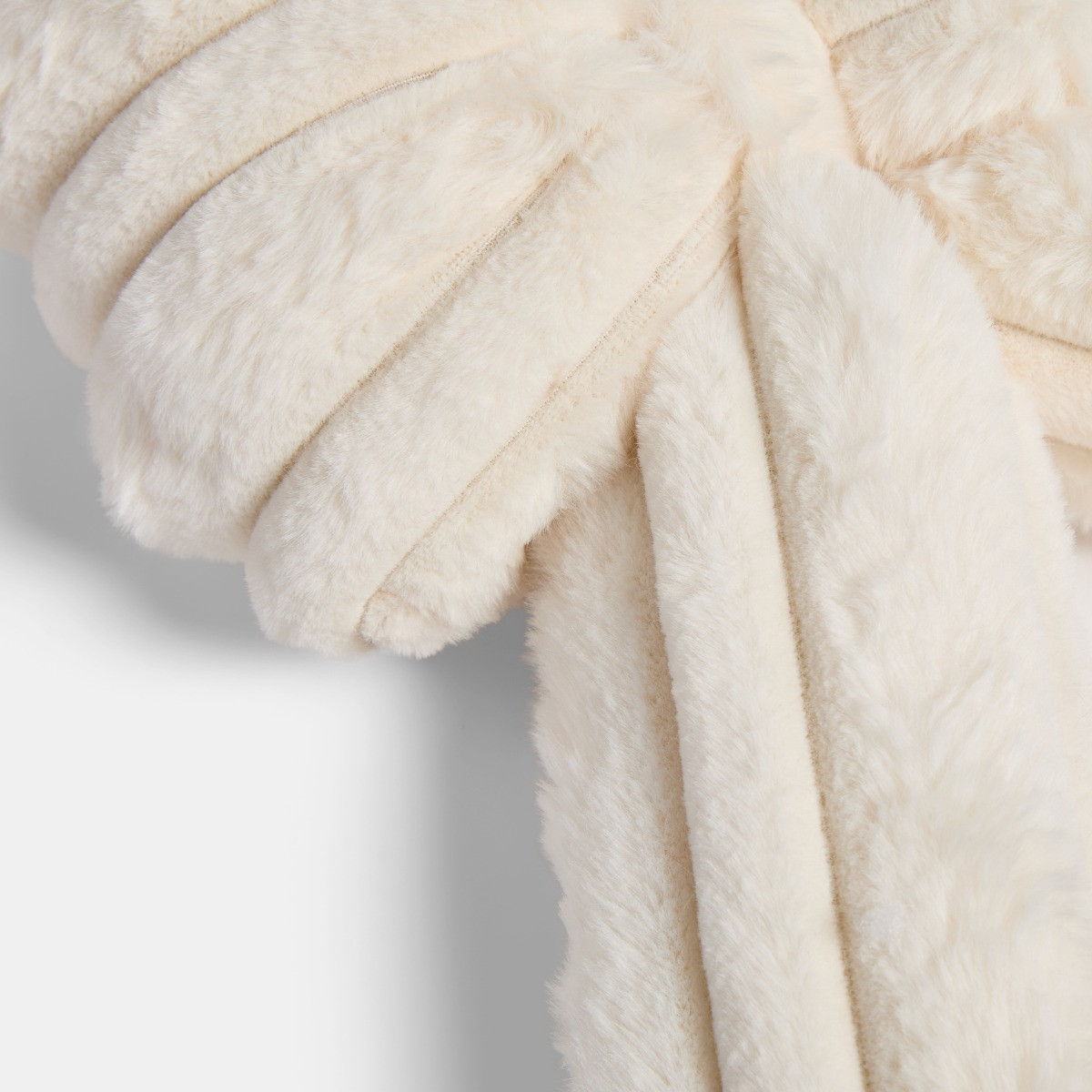 OHS 2 Pack Faux Fur Hanging Bows - Cream>
