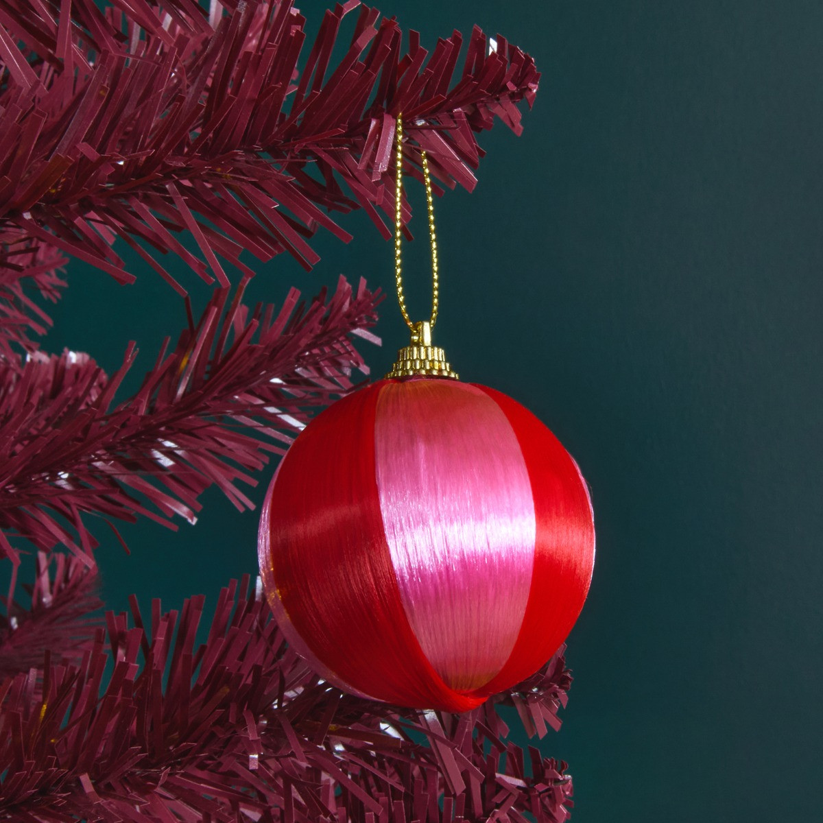 OHS 8 Pack Striped Baubles & Garland Set - Pink/Red>