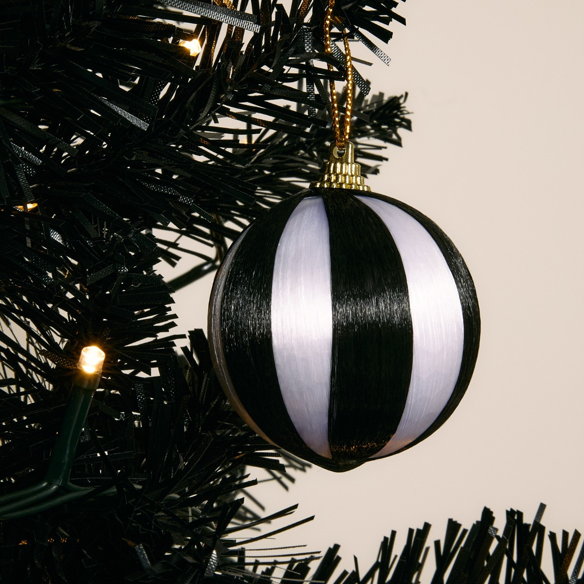 OHS 8 Pack Striped Baubles & Garland Set - Monochrome>