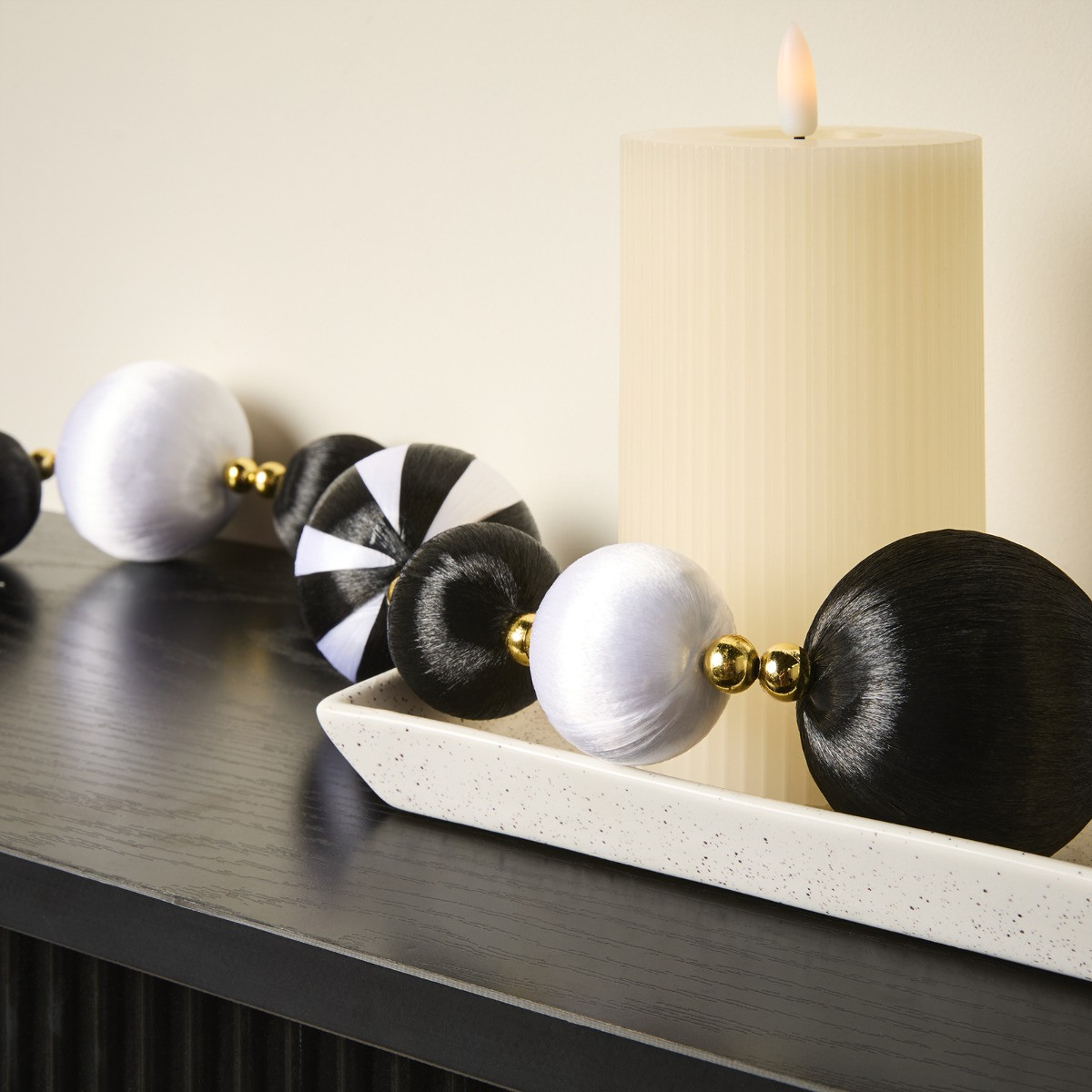 OHS 8 Pack Striped Baubles & Garland Set - Monochrome>