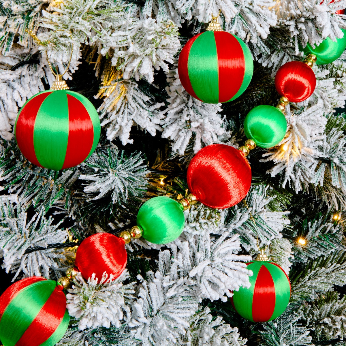 OHS 8 Pack Striped Baubles & Garland Set - Red/Green>