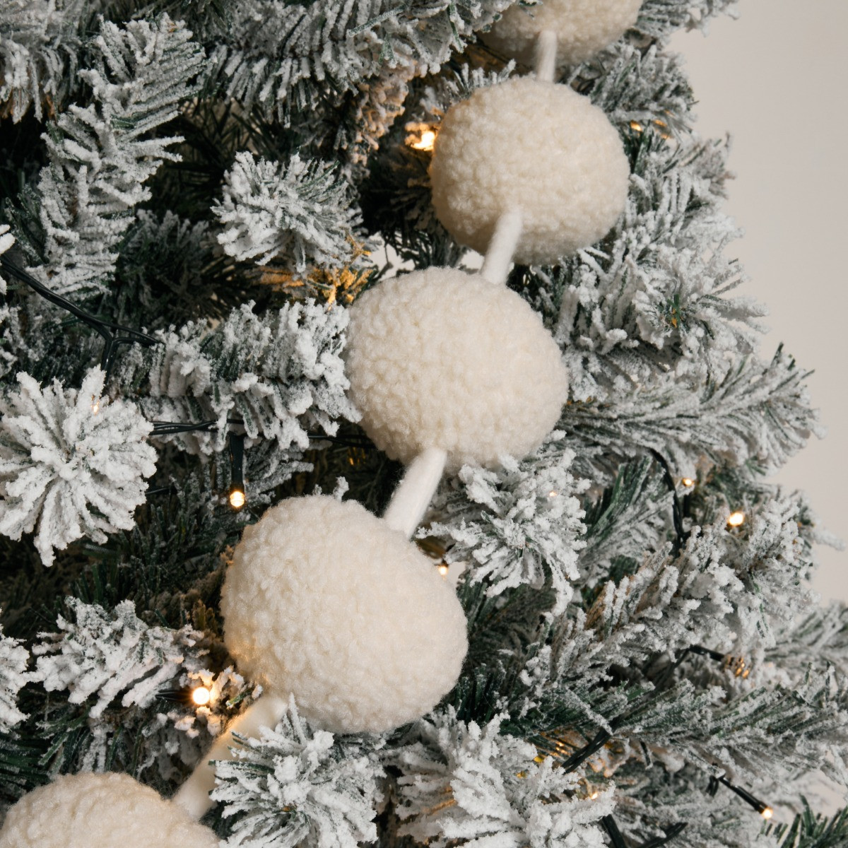 OHS Pom Pom Garland & 8 Pack Pom Pom Decorations Set - Cream>