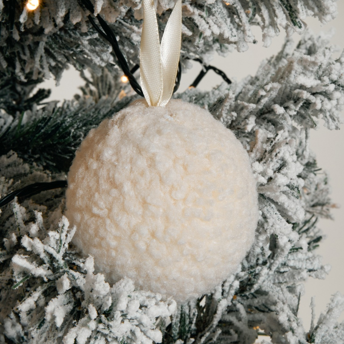 OHS Pom Pom Garland & 8 Pack Pom Pom Decorations Set - Cream>