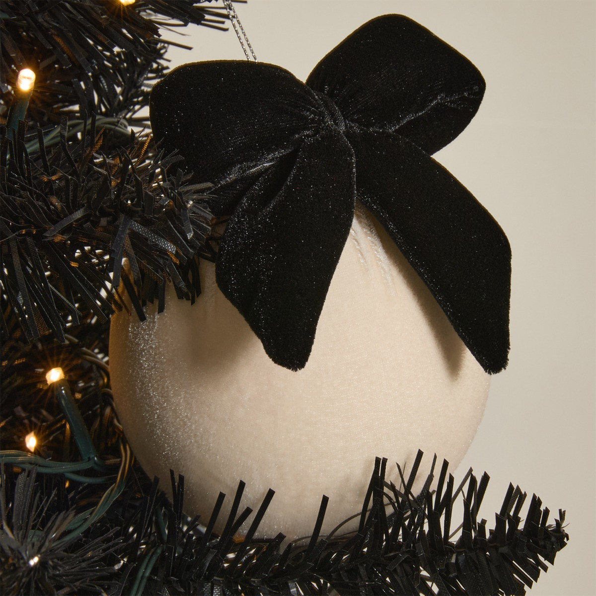 OHS 4 Pack Bauble with Bow - Cream/Black>