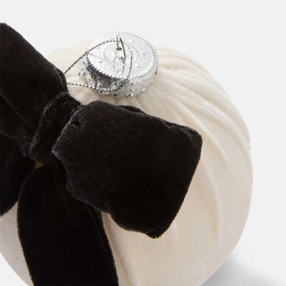 OHS 4 Pack Bauble with Bow - Cream/Black>