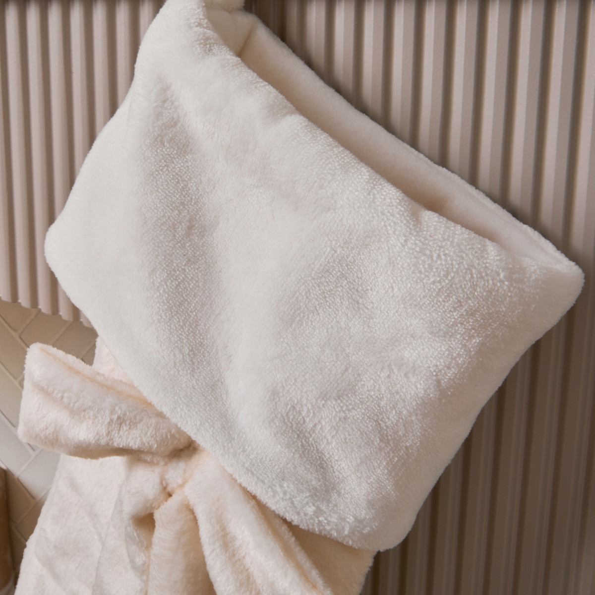OHS Plush Bow Stocking - Cream>