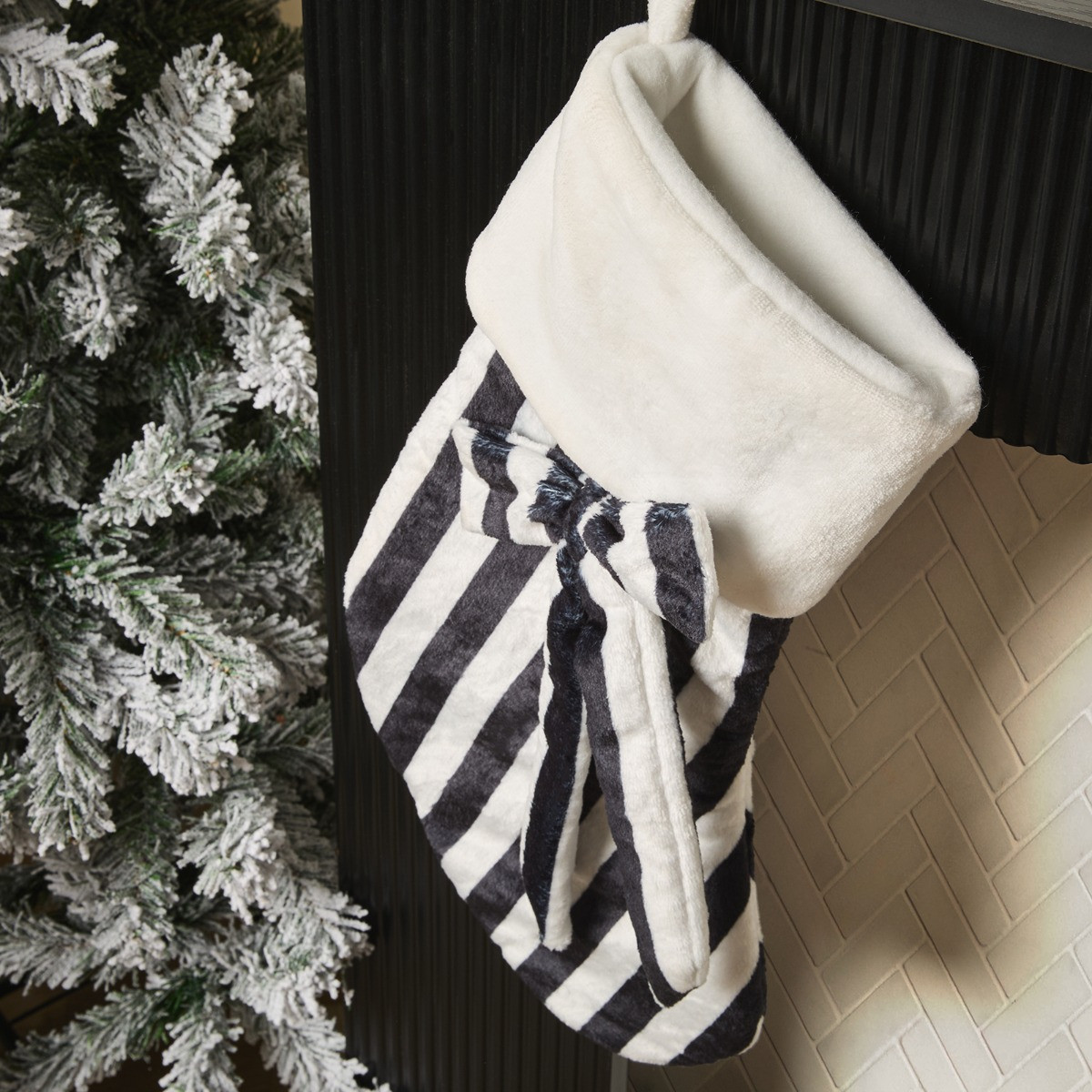 OHS Plush Bow Stripe Stocking - Monochrome>