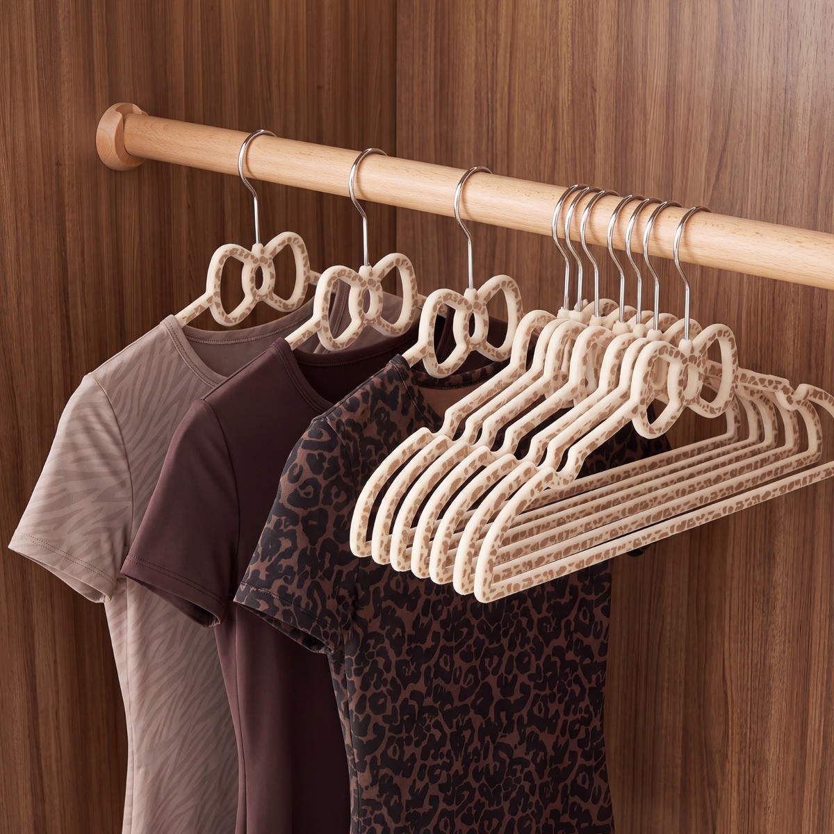 OHS 10 Pack Leopard Print Bow Hangers - Cream>