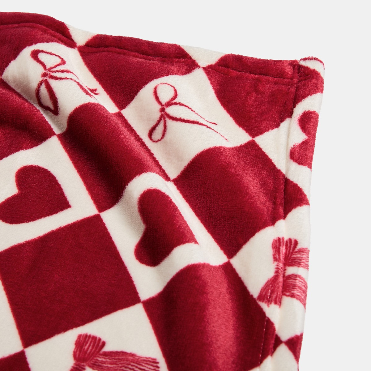 OHS Pet Bow & Heart Harlequin Print Sherpa Reverse Throw - Red/White>
