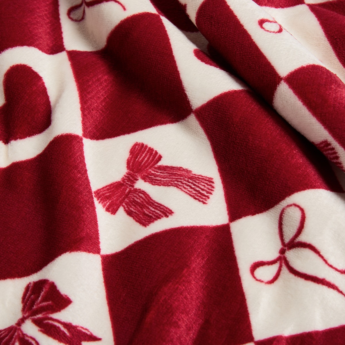 OHS Pet Bow & Heart Harlequin Print Sherpa Reverse Throw - Red/White>