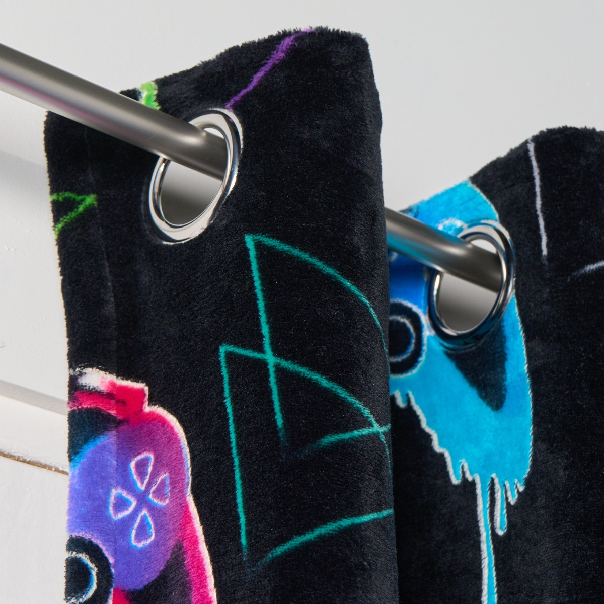 OHS Kids Gaming Print Glow In The Dark Velvet Eyelet Curtains - Multi>