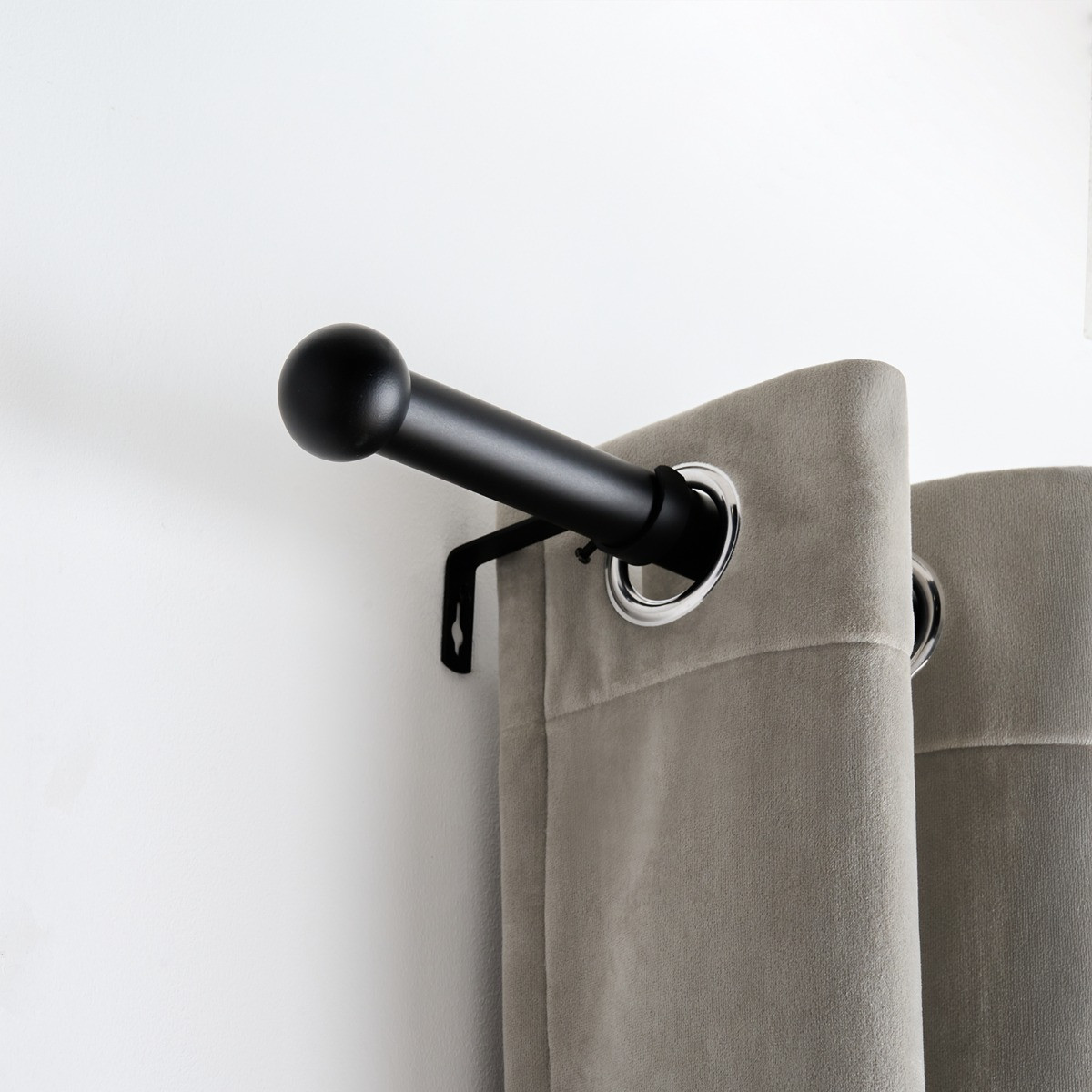 OHS 28mm Extendable Ball Curtain Pole, Black - 120-220cm>