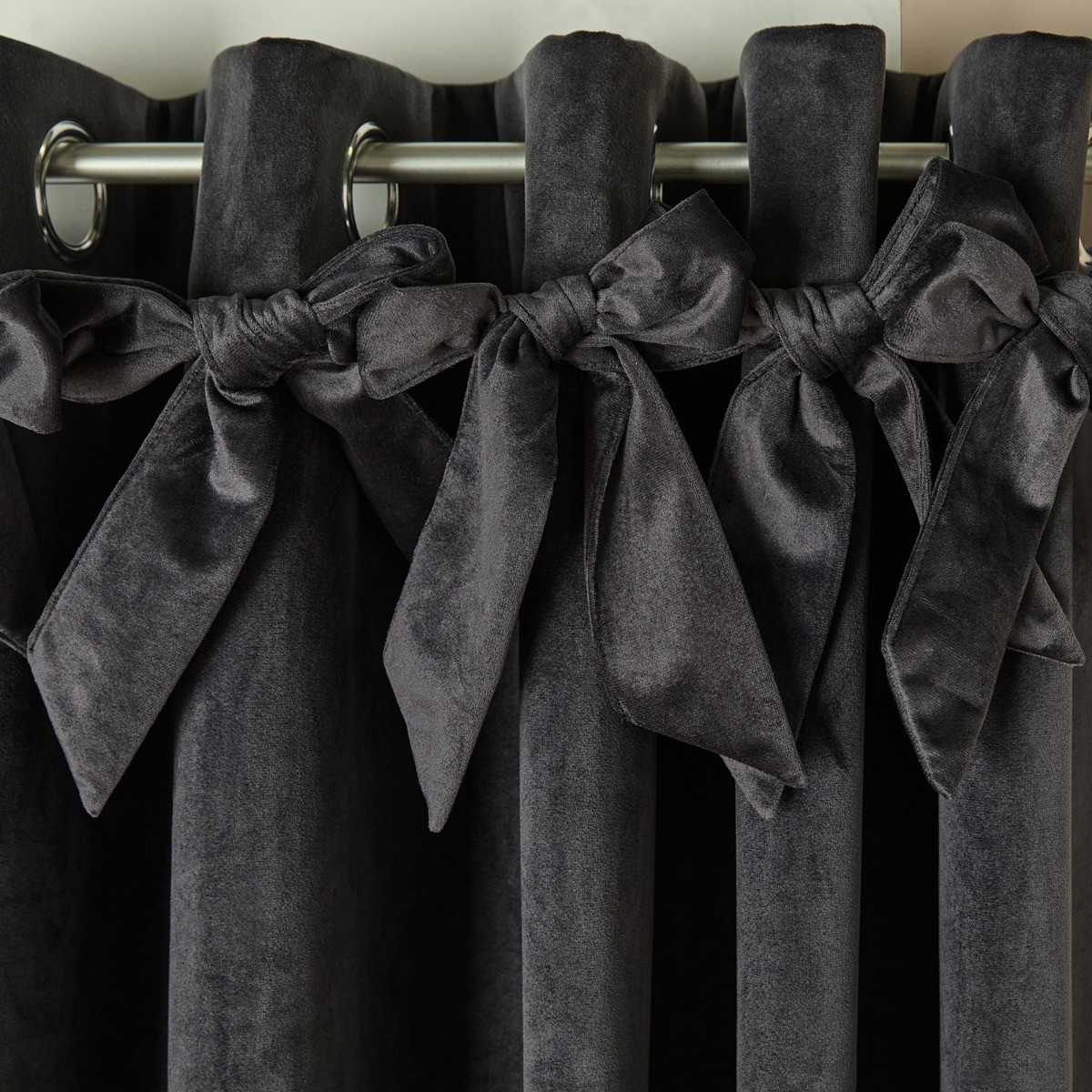 OHS Bow Velvet Eyelet Curtains - Grey>