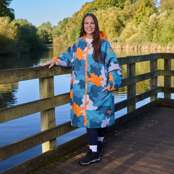 OHS Adults Water Resistant Camo Sherpa Drying Robe - Blue/Orange