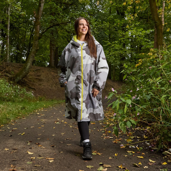 OHS Adults Water Resistant Camo Sherpa Drying Robe - Grey/Green