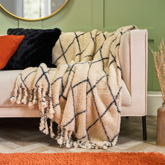 OHS Diamond Tassel Sherpa Throw - Monochrome