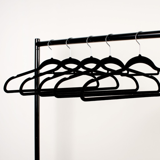 OHS Essentials Velvet Flocked Hangers - Black