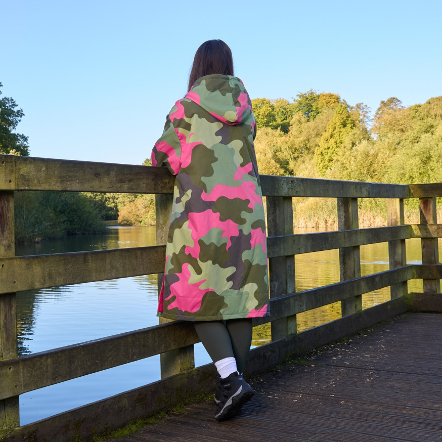 Camo Robe OHS Adults Water Resistant Camo Sherpa Drying Robe - Green/Pink