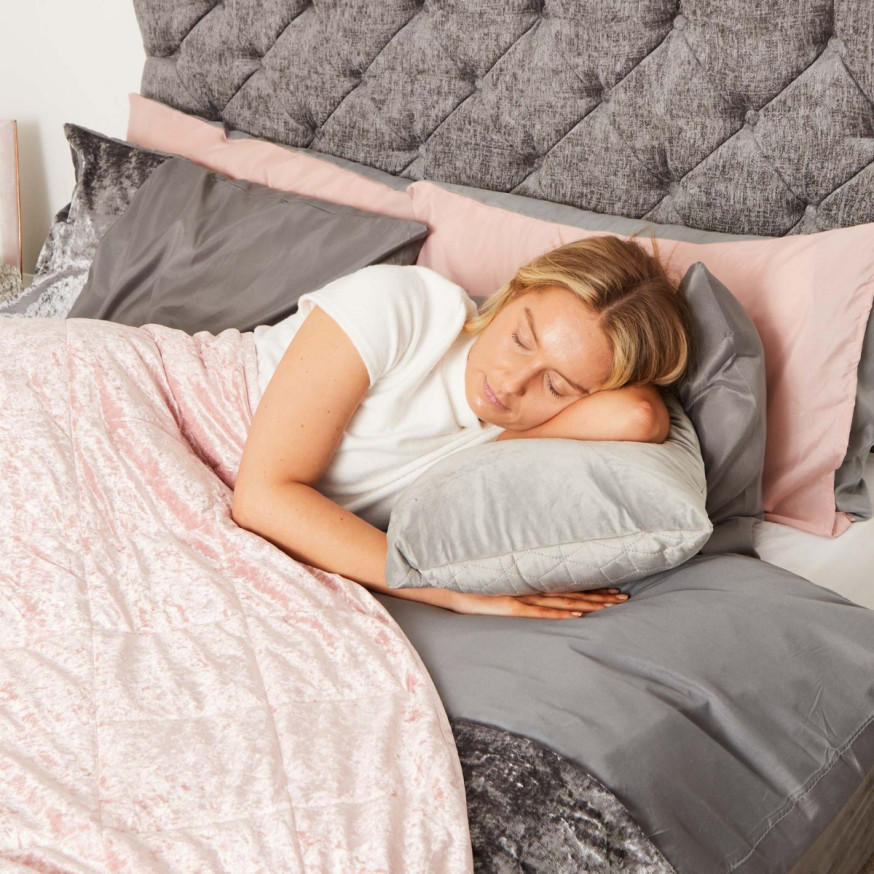 Sienna Crushed Velvet Weighted Blanket, Blush Pink 4kg