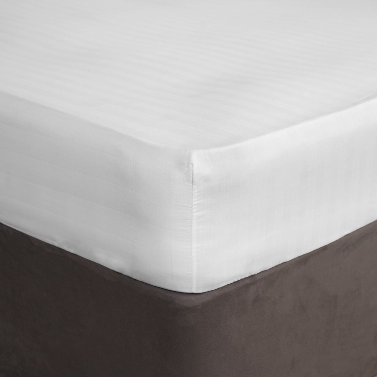 Brentfords Satin Stripe Fitted Sheet - White